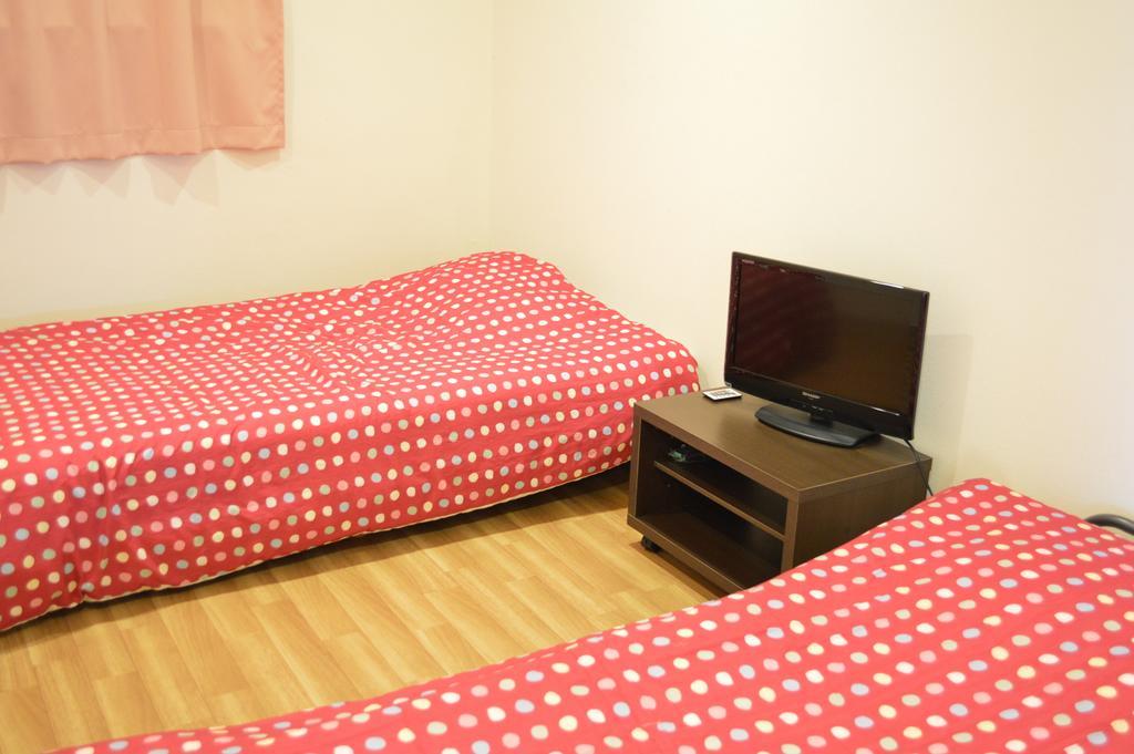 Guest House Fukutomi - Female Only Naha Phòng bức ảnh